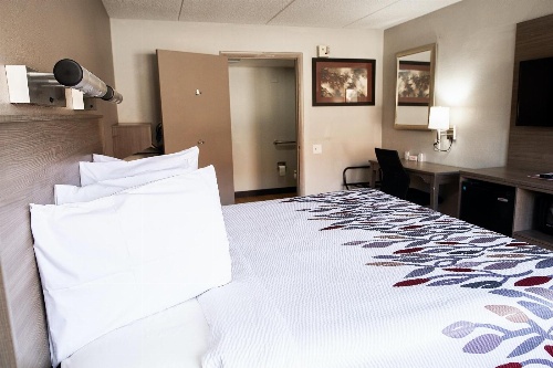 Red Roof Inn Rochester - Henrietta image 4